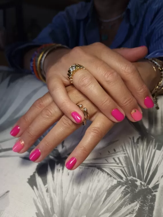 Prothésiste ongulaire avec vernis semi-permanent à Chaville, Viroflay, Les Jolis Ongles d'Émilie