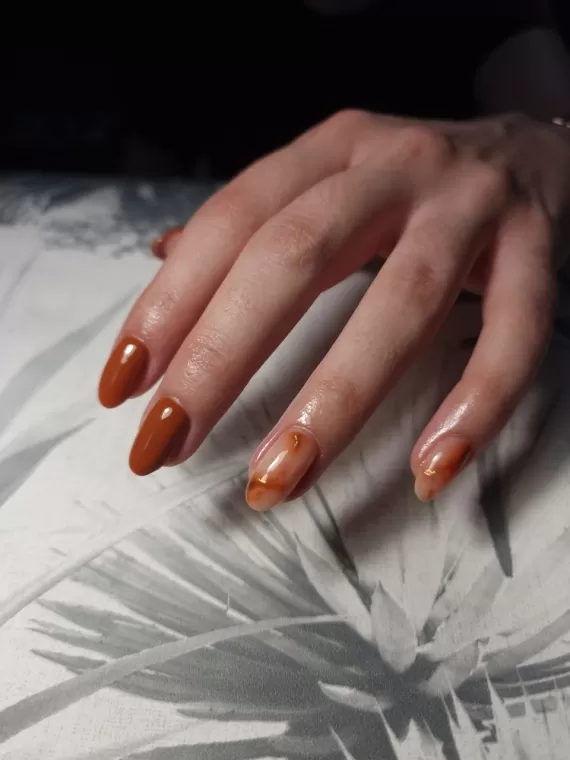Prothésiste ongulaire avec vernis semi-permanent à Versailles, Viroflay, Les Jolis Ongles d'Émilie