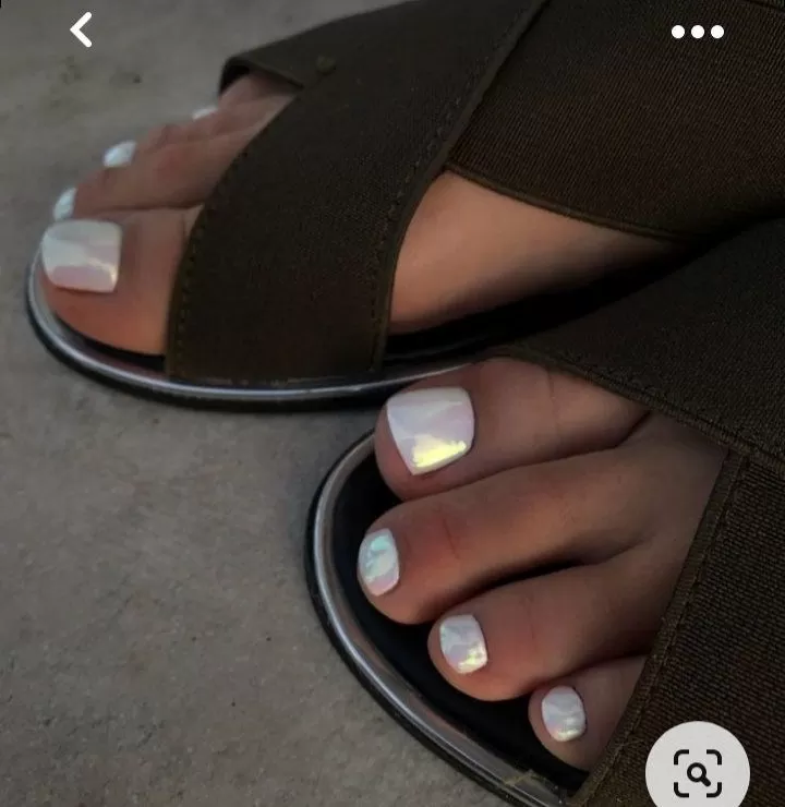 Beauté des pieds et pose de vernis semi-permanent à Chaville, Viroflay, Les Jolis Ongles d'Émilie