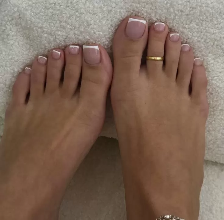Beauté des pieds et pose de vernis semi-permanent à Vélizy-Villacoublay, Viroflay, Les Jolis Ongles d'Émilie
