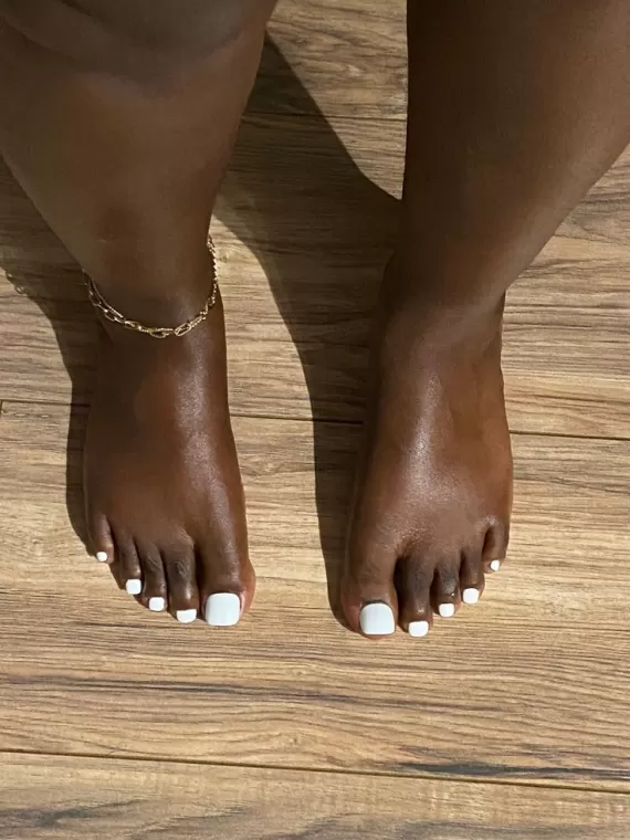 Beauté des pieds et pose de vernis semi-permanent à Viroflay, Viroflay, Les Jolis Ongles d'Émilie