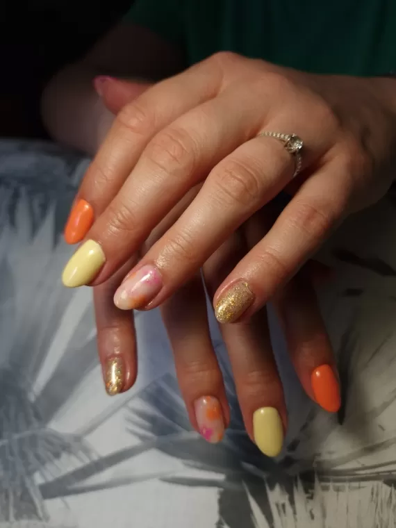 Dépose d'ongles gel ou semi permanent à Vélizy-Villacoublay, Viroflay, Les Jolis Ongles d'Émilie
