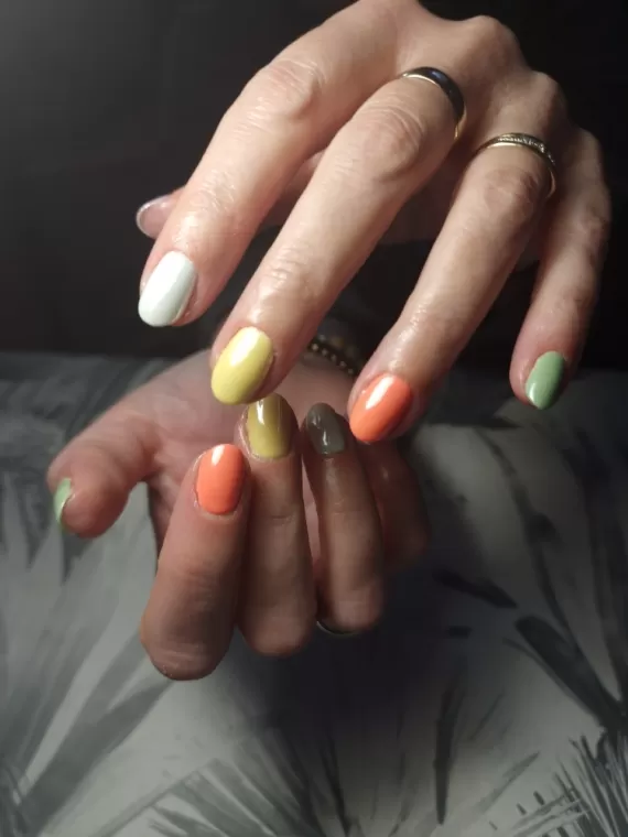 Beauté des pieds vernis semi-permanent Manucurist à Le Chesney, Viroflay, Les Jolis Ongles d'Émilie