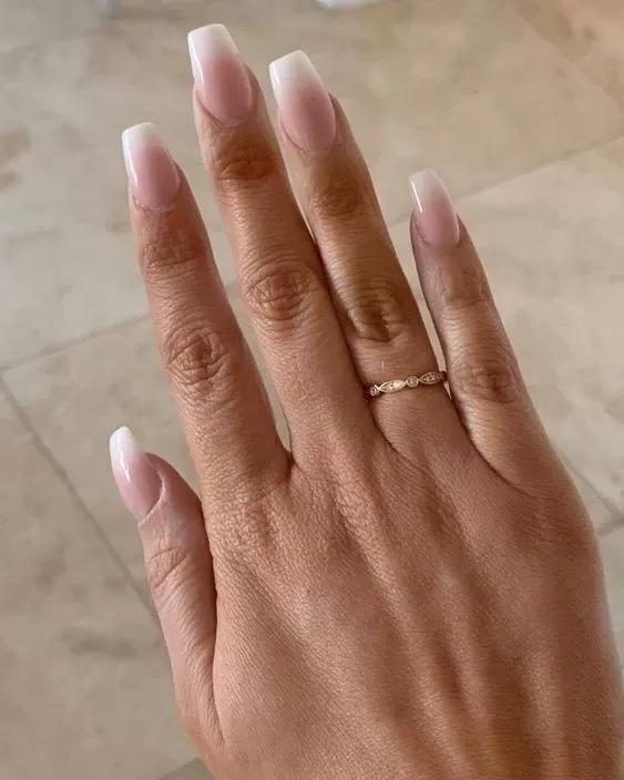 Ongles en gel Baby Boomer à Versailles , Viroflay, Les Jolis Ongles d'Émilie