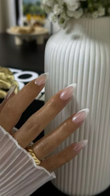 pose d'ongles gel russe à Vélizy-Villacoublay, Viroflay, Les Jolis Ongles d'Émilie