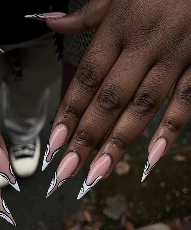 Pose d'ongles gel russe à Versailles, Viroflay, Les Jolis Ongles d'Émilie