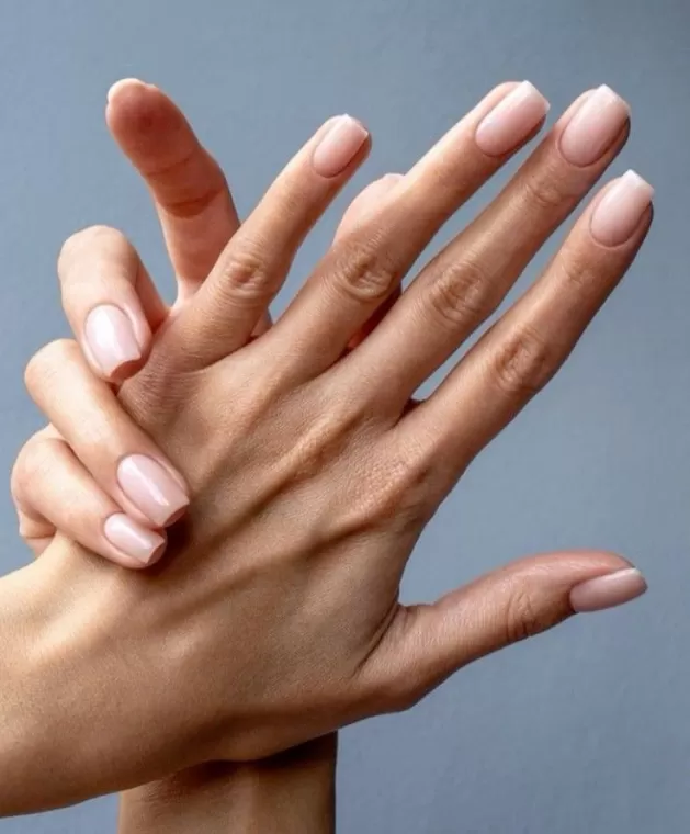 Pose d'ongles gel russe à Viroflay, Viroflay, Les Jolis Ongles d'Émilie