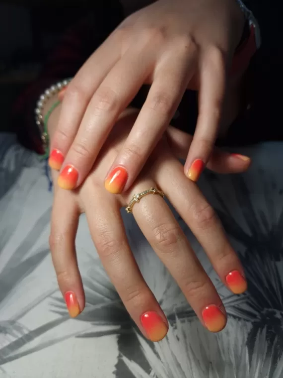 Pose d'ongles avec capsules ou rallongement et vernis à Vélizy-Villacoublay, Viroflay, Les Jolis Ongles d'Émilie
